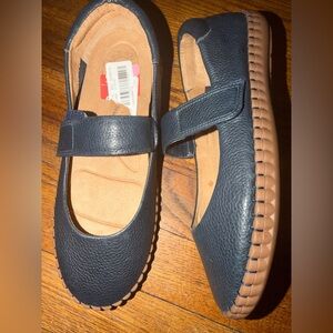 Brioso Mary Jane’s size 6.5 Navy Blue- comfort NEW